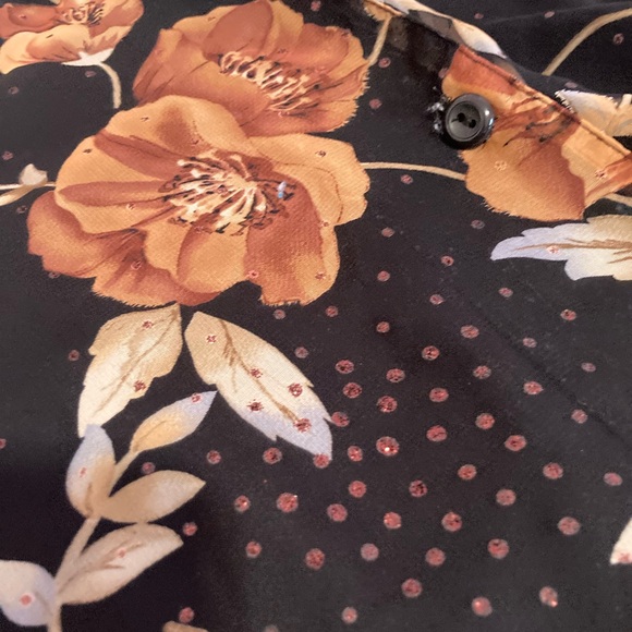 Blouse with attached she'll - Picture 4 of 5